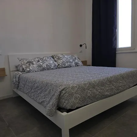 Danito 5 Matrimoniale Vista Mare Zona Centro Affittacamere 3*